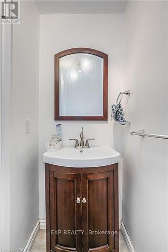 5 - 648 Doon Village Road, Kitchener, ON - Indoor Photo Showing Bathroom