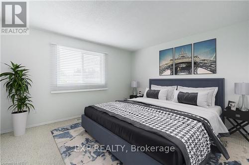 5 - 648 Doon Village Road, Kitchener, ON - Indoor Photo Showing Bedroom