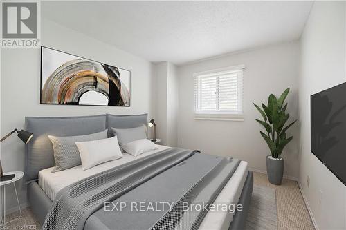 5 - 648 Doon Village Road, Kitchener, ON - Indoor Photo Showing Bedroom