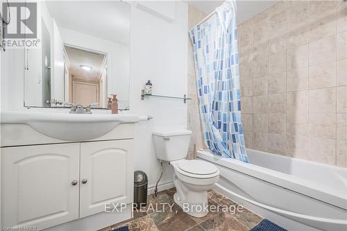 5 - 648 Doon Village Road, Kitchener, ON - Indoor Photo Showing Bathroom