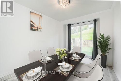 5 - 648 Doon Village Road, Kitchener, ON - Indoor Photo Showing Dining Room