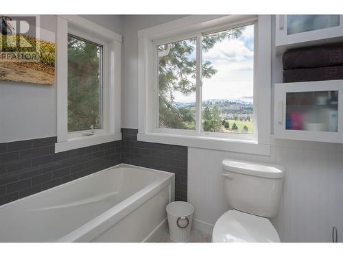 2170 Golf Course Drive, West Kelowna, BC - Indoor Photo Showing Bathroom