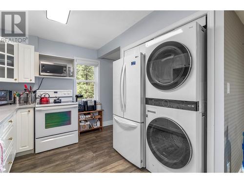 2170 Golf Course Drive, West Kelowna, BC - Indoor Photo Showing Laundry Room