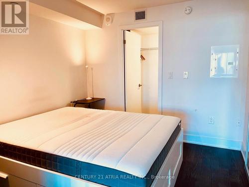 2308 - 955 Bay Street, Toronto, ON - Indoor Photo Showing Bedroom