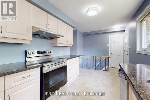 22 Royal Doulton Drive, Toronto, ON - Indoor Photo Showing Kitchen