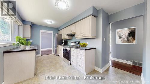 22 Royal Doulton Drive, Toronto, ON - Indoor Photo Showing Kitchen