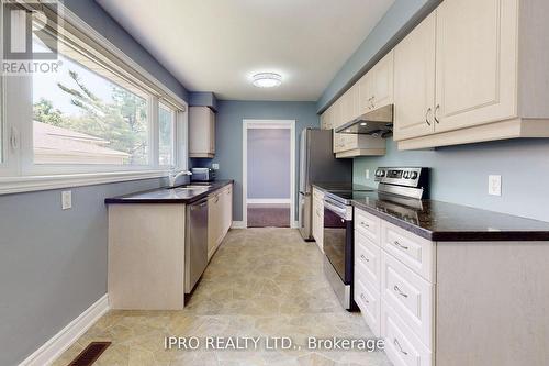 22 Royal Doulton Drive, Toronto, ON - Indoor Photo Showing Kitchen