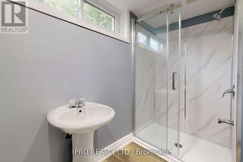 22 Royal Doulton Drive, Toronto, ON - Indoor Photo Showing Bathroom