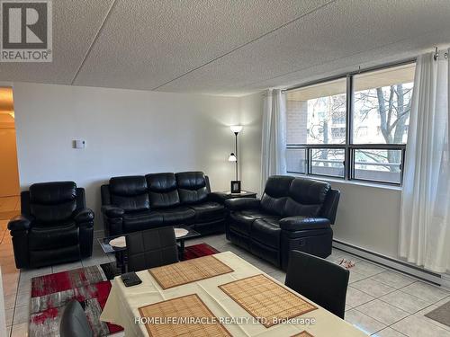 301 - 207 Galloway Road, Toronto, ON - Indoor Photo Showing Living Room