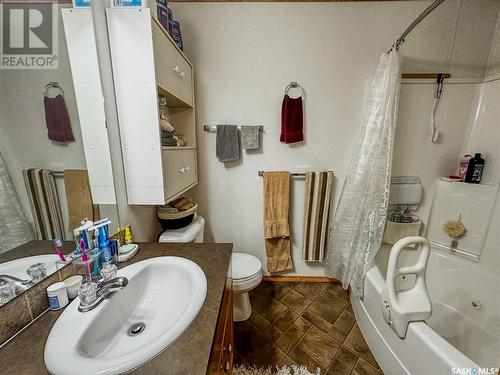 107 May Street, Neudorf, SK - Indoor Photo Showing Bathroom