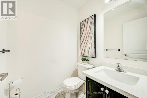12 Pierce Place, New Tecumseth, ON - Indoor Photo Showing Bathroom