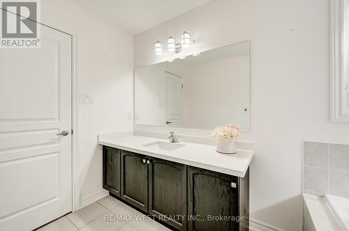 12 Pierce Place, New Tecumseth, ON - Indoor Photo Showing Bathroom