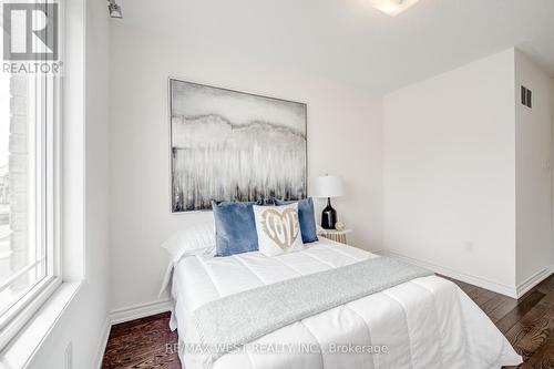 12 Pierce Place, New Tecumseth, ON - Indoor Photo Showing Bedroom