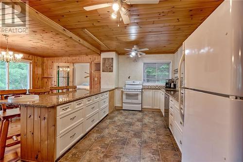 329 Church Farm Road, Calabogie, ON - Indoor Photo Showing Kitchen