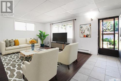 4 1186 Ashley Drive, Swift Current, SK - Indoor Photo Showing Living Room