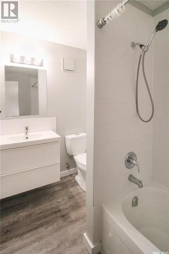 4 1186 Ashley Drive, Swift Current, SK - Indoor Photo Showing Bathroom