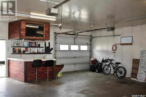 416 3Rd Avenue S, Martensville, SK - Indoor Photo Showing Garage