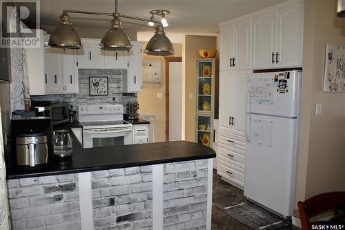 416 3Rd Avenue S, Martensville, SK - Indoor Photo Showing Kitchen