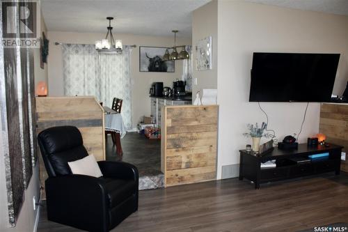 416 3Rd Avenue S, Martensville, SK - Indoor Photo Showing Living Room