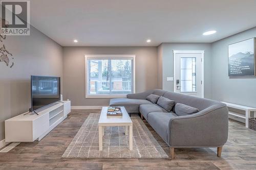 31 Garmisch Road, Vernon, BC - Indoor Photo Showing Living Room
