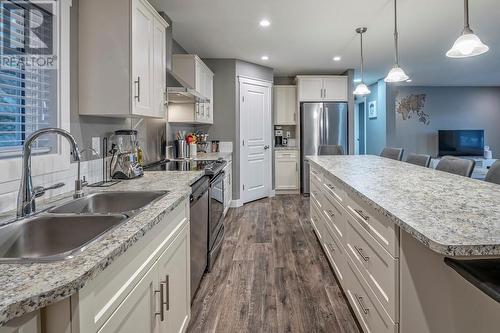 31 Garmisch Road, Vernon, BC - Indoor Photo Showing Kitchen With Double Sink With Upgraded Kitchen