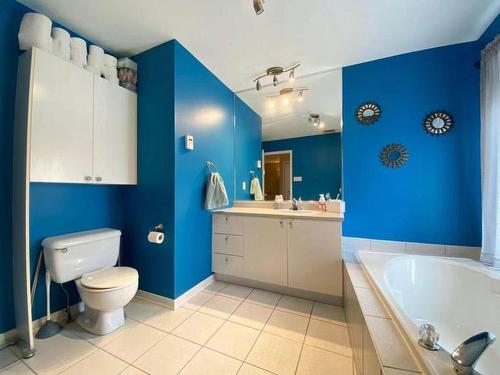 Bathroom - 8915 Rue Oméga, Brossard, QC - Indoor Photo Showing Bathroom