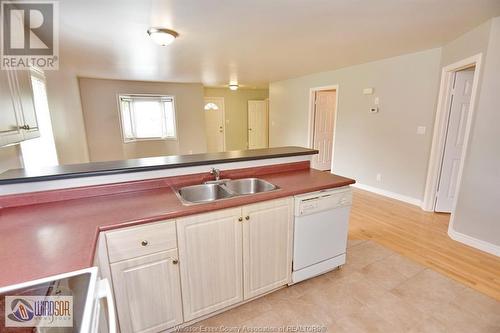 546 Rodfam, Windsor, ON - Indoor Photo Showing Kitchen With Double Sink