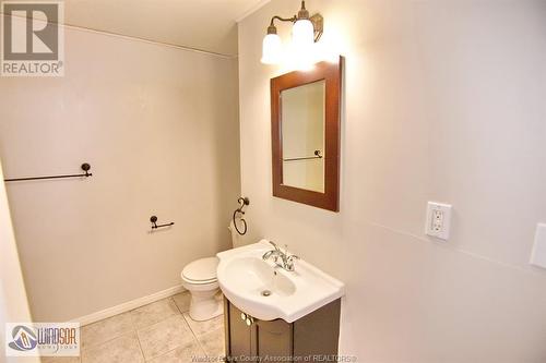546 Rodfam, Windsor, ON - Indoor Photo Showing Bathroom