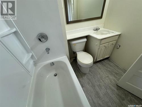 1220 Retallack Street, Regina, SK - Indoor Photo Showing Bathroom