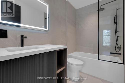 17 Broadview Avenue, Mississauga, ON - Indoor Photo Showing Bathroom