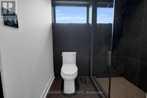 17 Broadview Avenue, Mississauga, ON - Indoor Photo Showing Bathroom