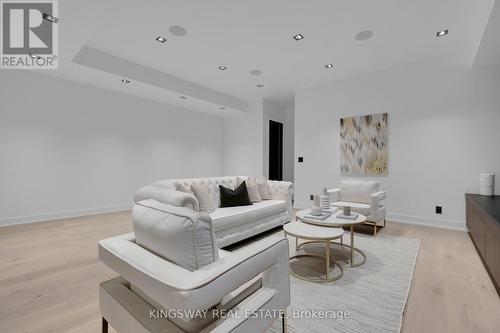 17 Broadview Avenue, Mississauga, ON - Indoor Photo Showing Living Room