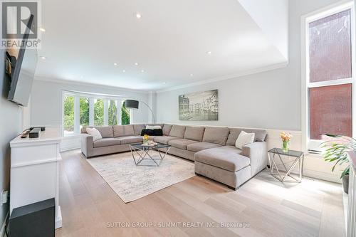 24 Oak Street, Halton Hills, ON - Indoor Photo Showing Living Room