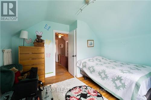 102 First Street N, Hamilton, ON - Indoor Photo Showing Bedroom
