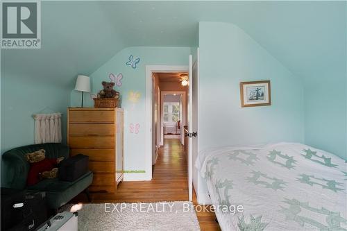 102 First Street N, Hamilton, ON - Indoor Photo Showing Bedroom