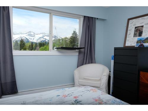206 - 30 Ridgemont Avenue, Fernie, BC - Indoor Photo Showing Bedroom