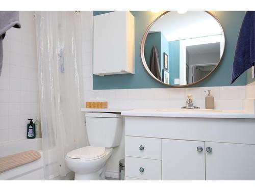 206 - 30 Ridgemont Avenue, Fernie, BC - Indoor Photo Showing Bathroom