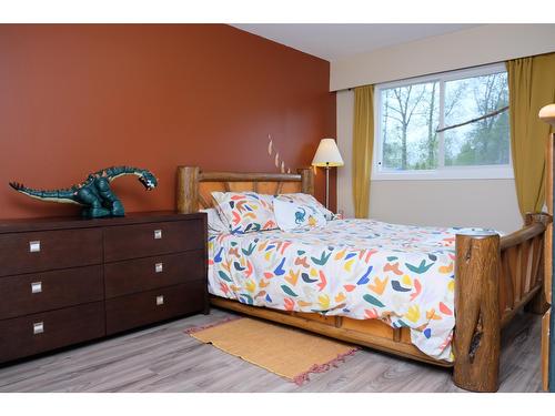 206 - 30 Ridgemont Avenue, Fernie, BC - Indoor Photo Showing Bedroom
