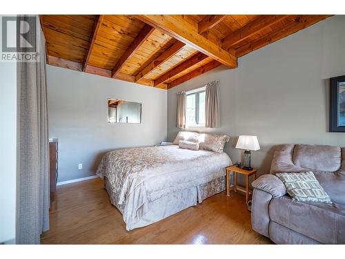 5841 Cosens Bay Road, Coldstream, BC - Indoor Photo Showing Bedroom