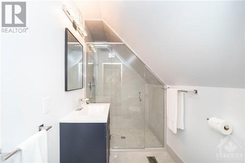105 Wilbert Cox Drive, Ottawa, ON - Indoor Photo Showing Bathroom