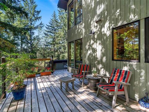 1170 Spruston Rd, Nanaimo, BC - Outdoor With Deck Patio Veranda With Exterior