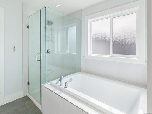 108 Linmark Way, Nanaimo, BC - Indoor Photo Showing Bathroom
