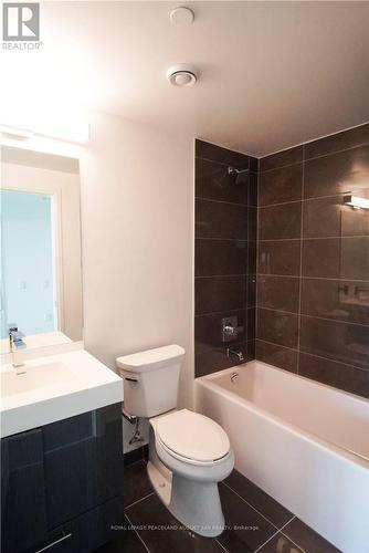 3215 - 251 Jarvis Street, Toronto, ON - Indoor Photo Showing Bathroom
