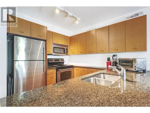 533 Yates Road Unit# 308, Kelowna, BC - Indoor Photo Showing Kitchen With Double Sink