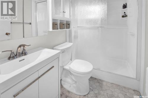 402 4Th Street S, Martensville, SK - Indoor Photo Showing Bathroom