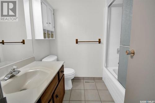 402 4Th Street S, Martensville, SK - Indoor Photo Showing Bathroom