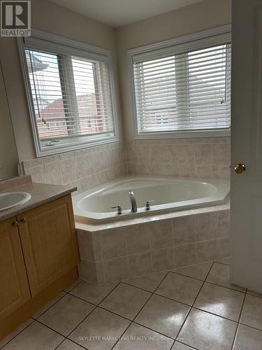 11 Ivory Silk Drive, Markham, ON - Indoor Photo Showing Bathroom