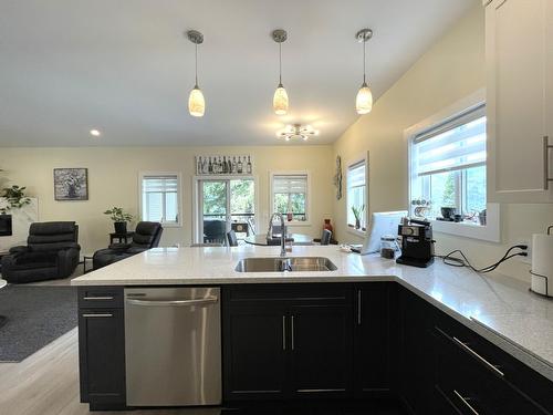1916 Fort Sheppard Drive, Nelson, BC - Indoor Photo Showing Kitchen With Double Sink