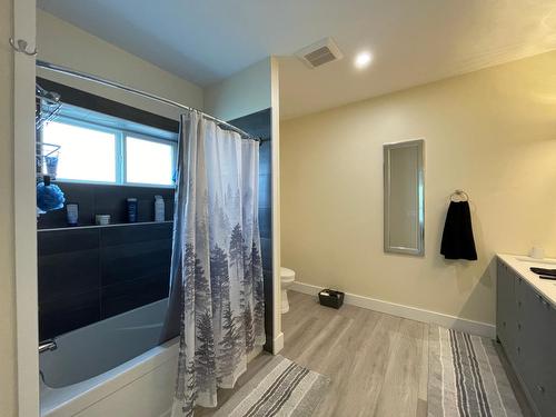 1916 Fort Sheppard Drive, Nelson, BC - Indoor Photo Showing Bathroom