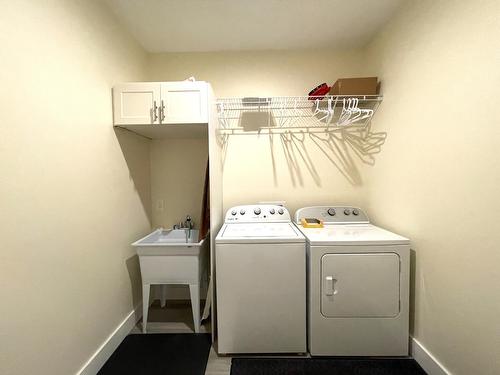 1916 Fort Sheppard Drive, Nelson, BC - Indoor Photo Showing Laundry Room